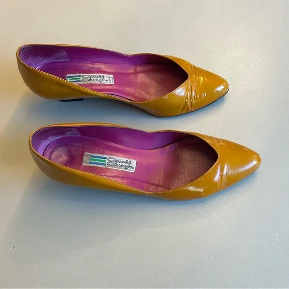 Vintage Gold Arnold Churgin with Wedge Heel - Picture 3 of 13